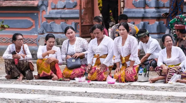 Desa Tommo di Mamuju siap bersinar sebagai desa wisata berbasis budaya dan spiritual. Tradisi Ogoh-ogoh dan Ngaben massal jadi magnet baru, diperkuat dukungan Wamenpar untuk mewujudkan destinasi berkelanjutan dan harmonis. foto: Dok Kemenpar