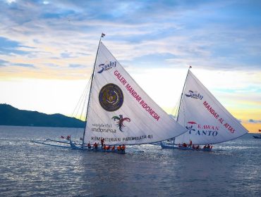 Festival Sandeq Silumba 2025 di Sulawesi Barat menjadi simbol budaya maritim Mandar yang siap mendunia. Warisan, spiritualitas, dan pariwisata berkelanjutan berpadu dalam satu festival. Foto: Dok Kemenpar